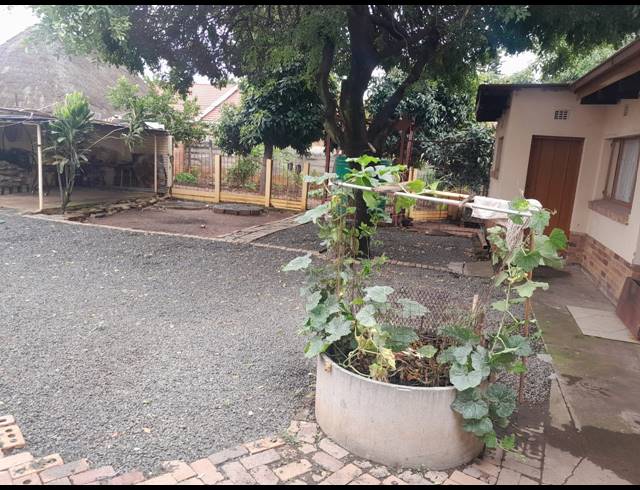 3 BEDROOM HOUSE FOR SALE IN OOS EINDE